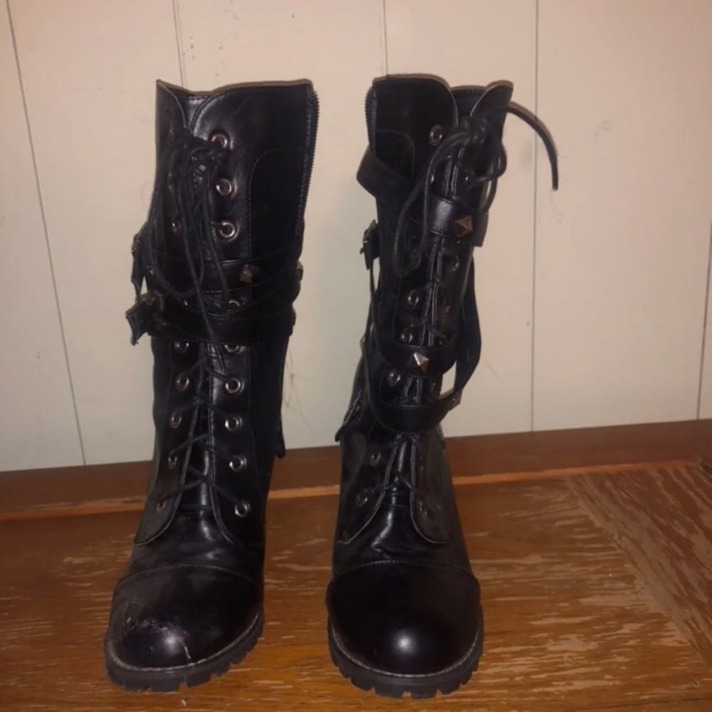 SHOES - Picture 2 of 12